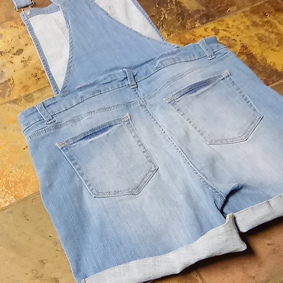 Basic Denim Wax Jean Shorts - Picture 5 of 10